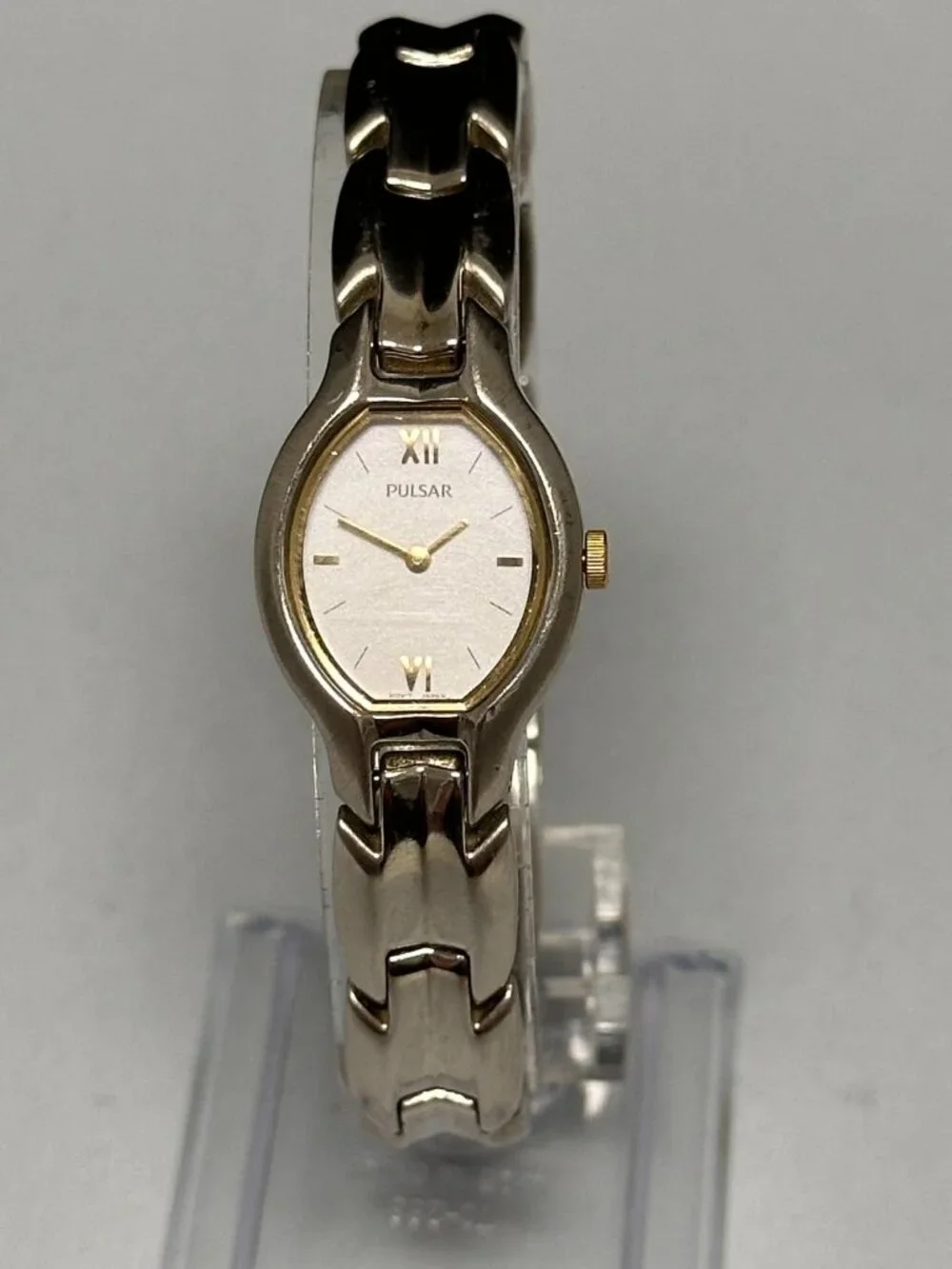 Pulsar Watch Women Silver Tone Oval Dial 20MM V400-X159 New Battery 7.5